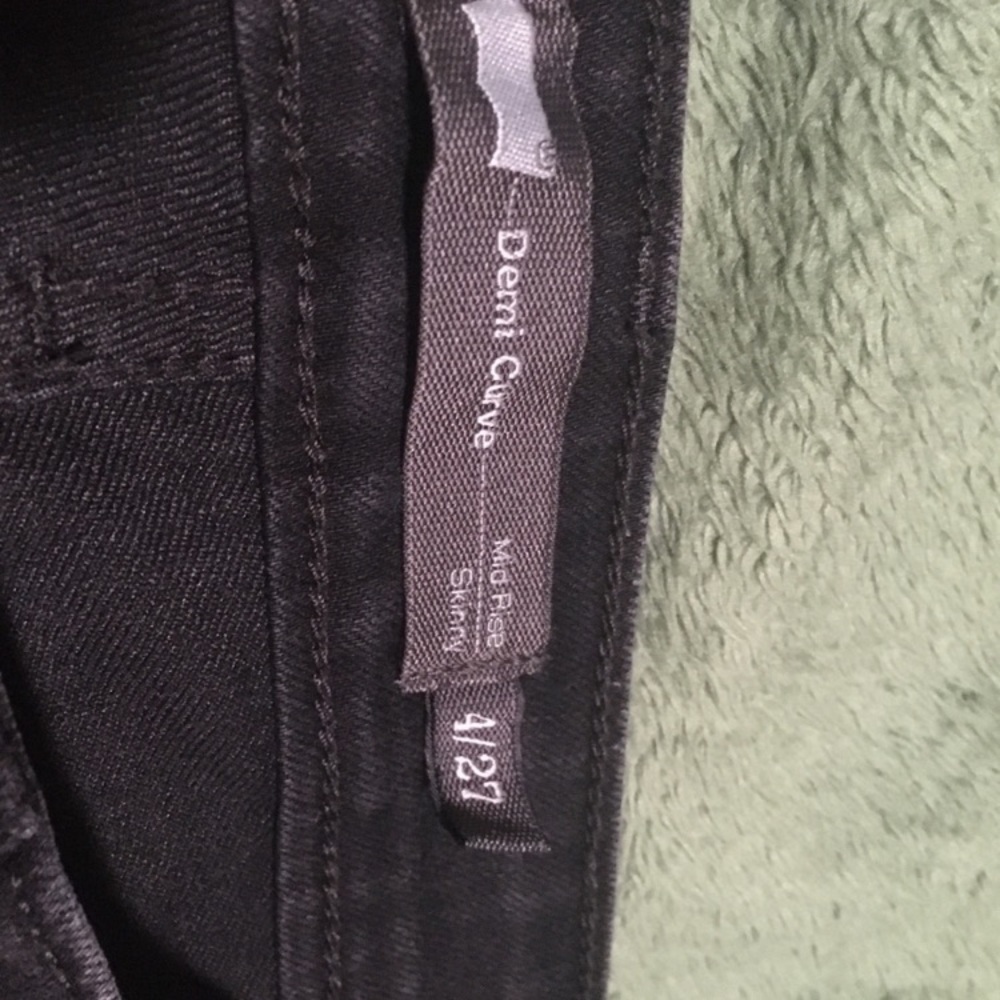 Levi’s - Picture 3 of 5
